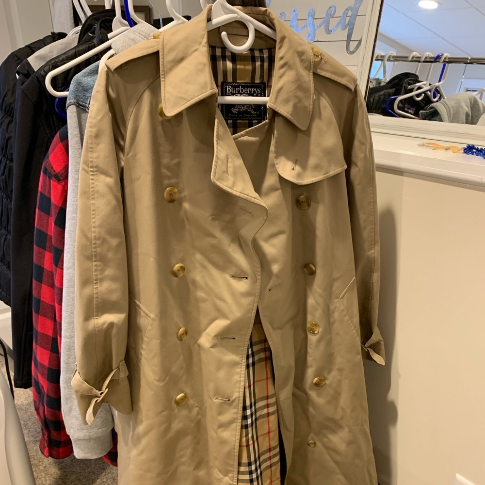 Burberry trench coat like new beautiful coat..
